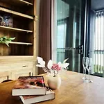 Expansive Waterview Of Mortlake Apt