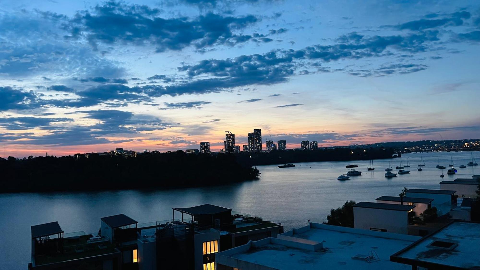 Apartment Expansive Waterview Of Mortlake Sydney