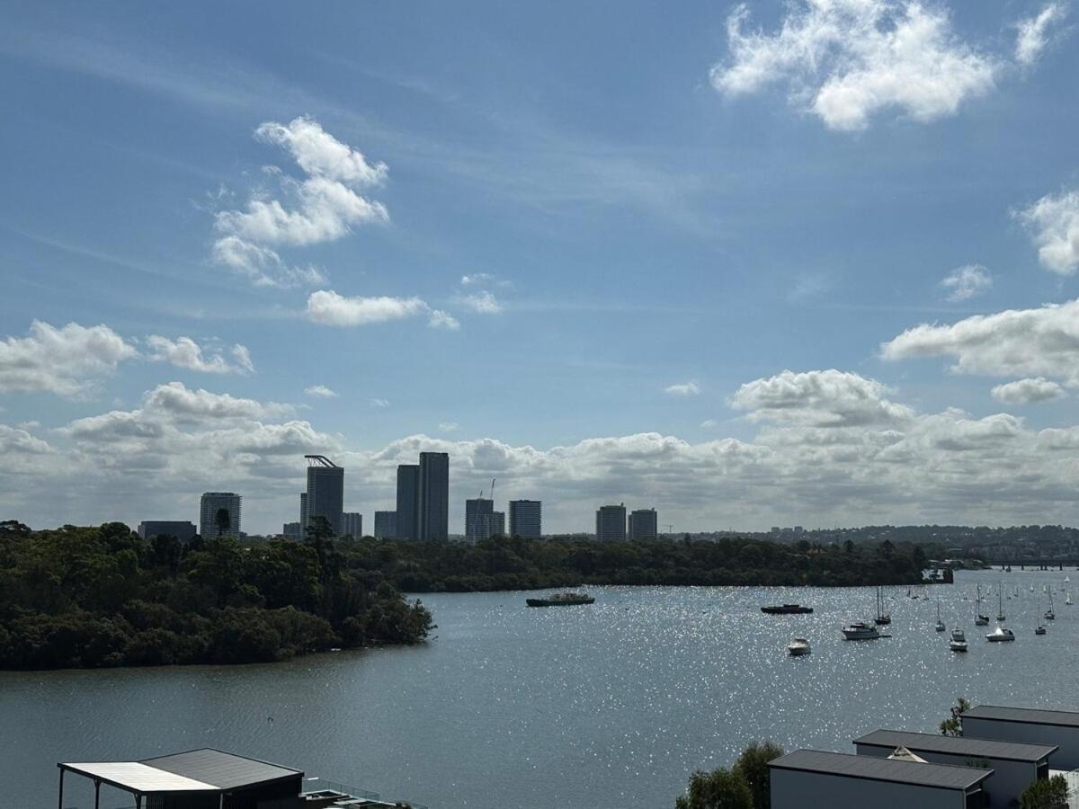 Expansive Waterview Of Mortlake *
