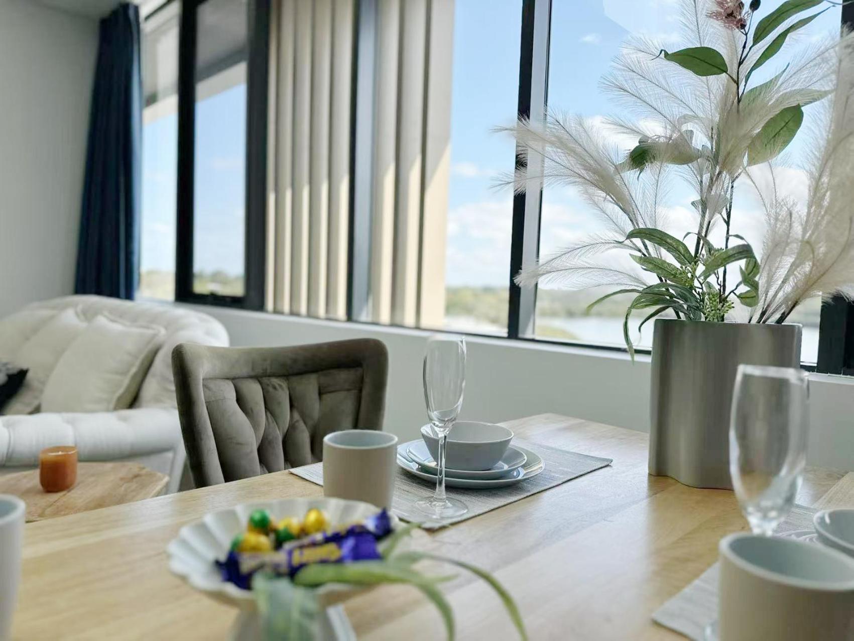 Apartment Expansive Waterview Of Mortlake